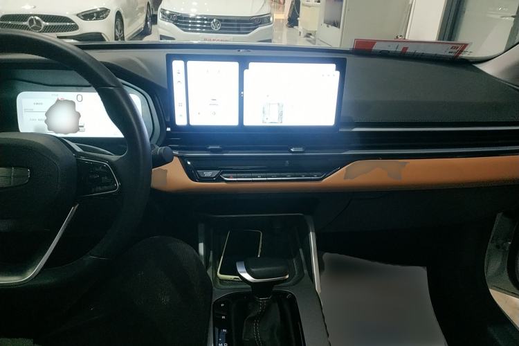 Used Geely Auto Emgrand 2025 4th Generation 1.5L CVT Flagship Version Center Console