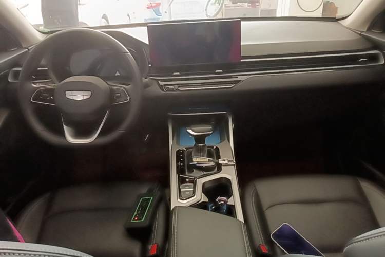 Used Geely Auto Emgrand 2025 4th Generation 1.5L CVT Luxury Version Center Console