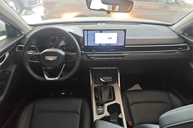 Used Geely Auto Emgrand 2025 4th Generation 1.5L CVT Longteng Edition Center Console