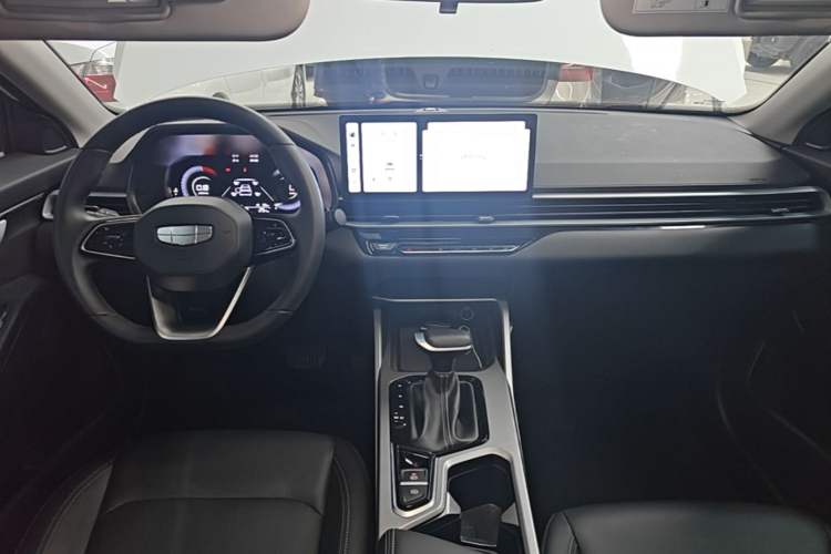 Used Geely Auto Emgrand 2025 4th Generation 1.5L CVT Luxury Version Center Console