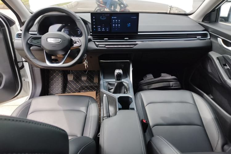 Used Geely Auto Emgrand 2025 4th Generation 1.5L Manual – Dragon Edition Center Console