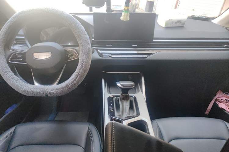 Used Geely Auto Emgrand 2025 4th Generation 1.5L CVT Luxury Version Center Console