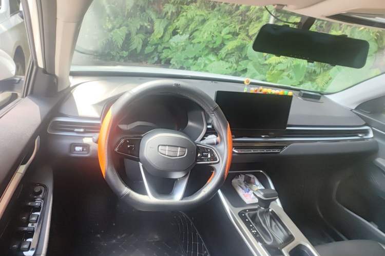 Used Geely Auto Emgrand 2025 4th Generation 1.5L CVT Longteng Edition Center Console