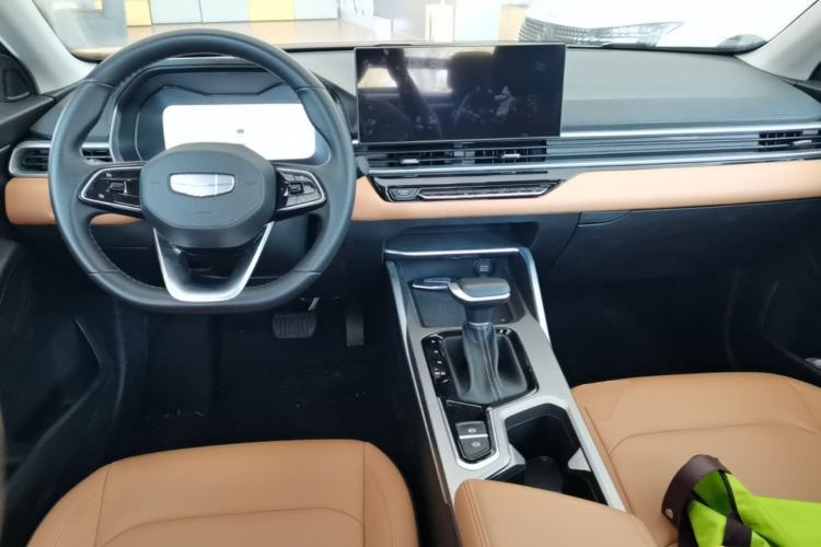 Used Geely Auto Emgrand 2025 4th Generation 1.5L CVT Flagship Version Center Console