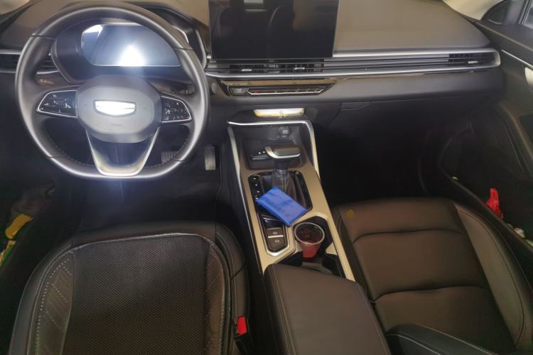 Used Geely Auto Emgrand 2025 4th Generation 1.5L CVT Longteng Edition Center Console