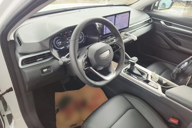 Used Geely Auto Emgrand 2025 4th Generation 1.5L CVT Luxury Version Center Console