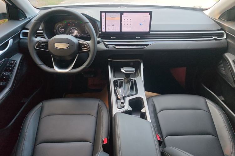 Used Geely Auto Emgrand 2025 4th Generation 1.5L CVT Luxury Version Center Console