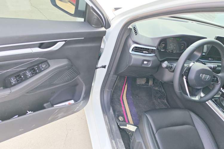 Used Geely Auto Emgrand 2025 4th Generation 1.5L CVT Luxury Version Driver Seat