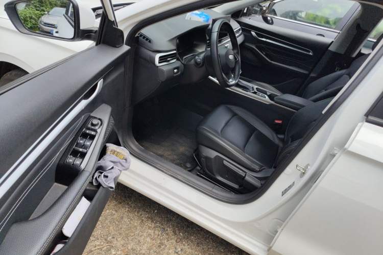 Used Geely Auto Emgrand 2025 4th Generation 1.5L CVT Longteng Edition Driver Seat