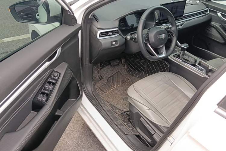 Used Geely Auto Emgrand 2025 4th Generation 1.5L CVT Luxury Version Driver Seat