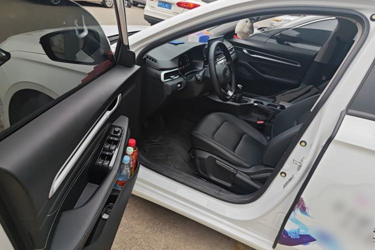 Used Geely Auto Emgrand 2025 4th Generation 1.5L Manual – Dragon Edition Driver Seat
