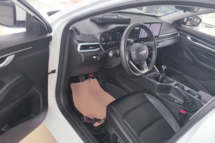 Used Geely Auto Emgrand 2025 4th Generation 1.5L Manual – Dragon Edition Driver Seat