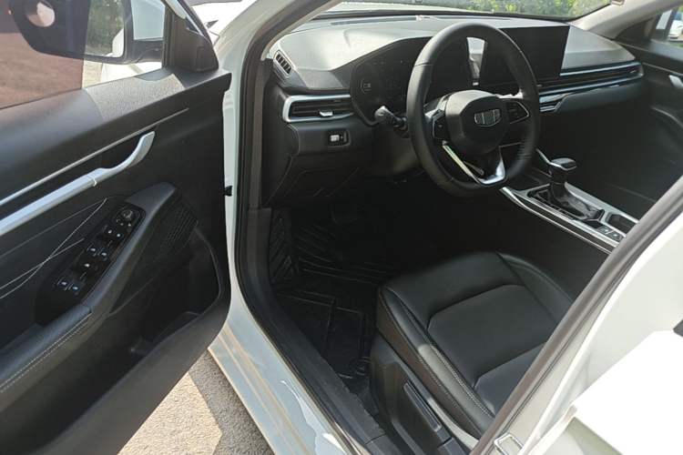 Used Geely Auto Emgrand 2025 4th Generation 1.5L CVT Longteng Edition Driver Seat