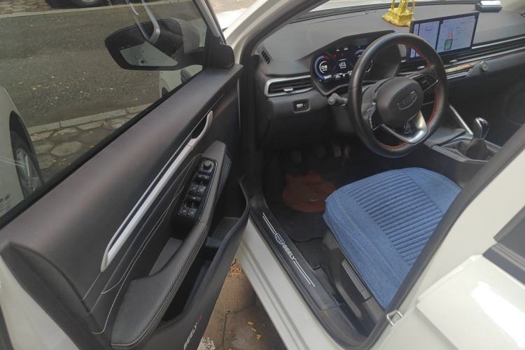 Used Geely Auto Emgrand 2025 4th Generation 1.5L Manual – Dragon Edition Driver Seat