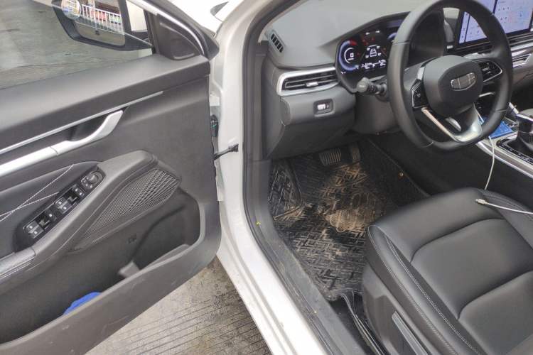 Used Geely Auto Emgrand 2025 4th Generation 1.5L CVT Longteng Edition Driver Seat