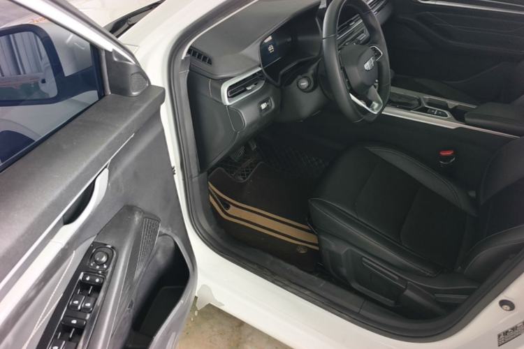 Used Geely Auto Emgrand 2025 4th Generation 1.5L CVT Luxury Version Driver Seat