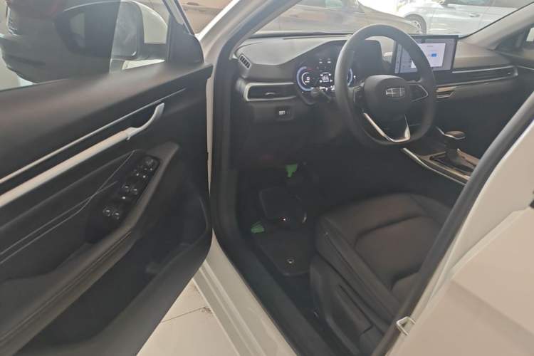 Used Geely Auto Emgrand 2025 4th Generation 1.5L CVT Longteng Edition Driver Seat