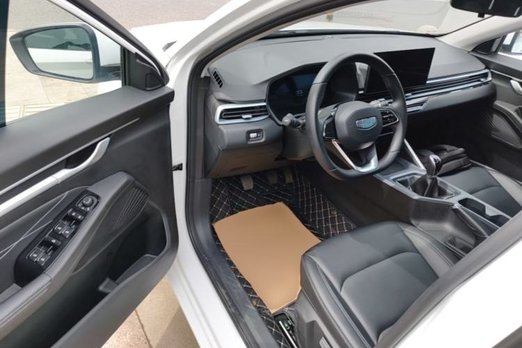 Used Geely Auto Emgrand 2025 4th Generation 1.5L Manual – Dragon Edition Driver Seat