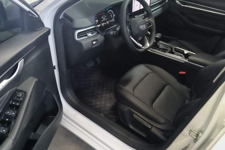 Used Geely Auto Emgrand 2025 4th Generation 1.5L CVT Longteng Edition Driver Seat