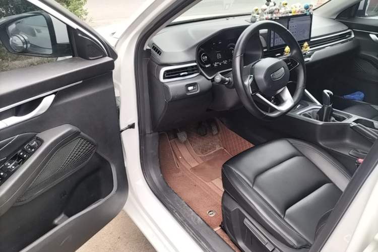 Used Geely Auto Emgrand 2025 4th Generation 1.5L Manual – Dragon Edition Driver Seat