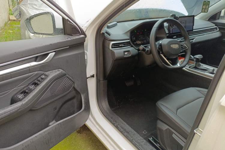 Used Geely Auto Emgrand 2025 4th Generation 1.5L CVT Luxury Version Driver Seat