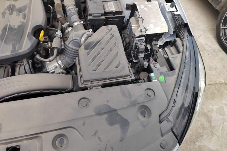 Used Geely Auto Emgrand 2025 4th Generation 1.5L CVT Flagship Version Engine Bay Left