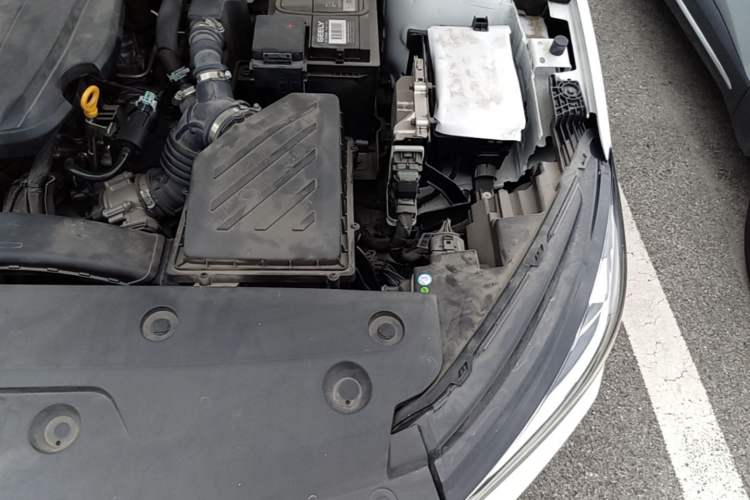 Used Geely Auto Emgrand 2025 4th Generation 1.5L CVT Flagship Version Engine Bay Left