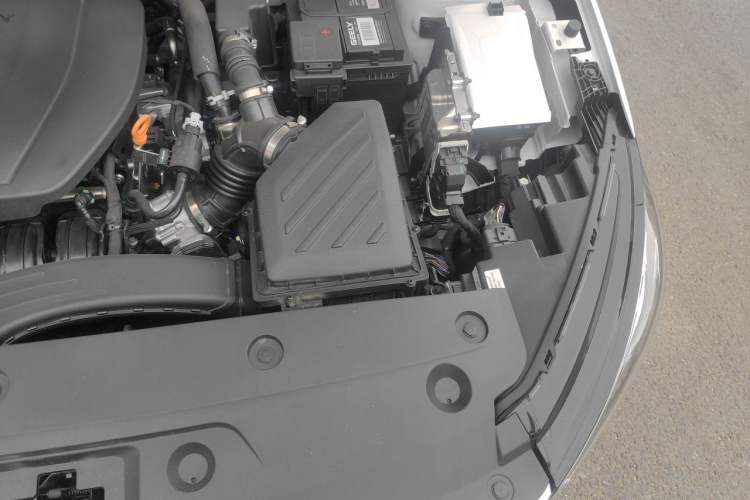 Used Geely Auto Emgrand 2025 4th Generation 1.5L Manual – Dragon Edition Engine Bay Left