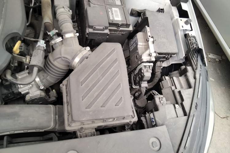 Used Geely Auto Emgrand 2025 4th Generation 1.5L CVT Longteng Edition Engine Bay Left