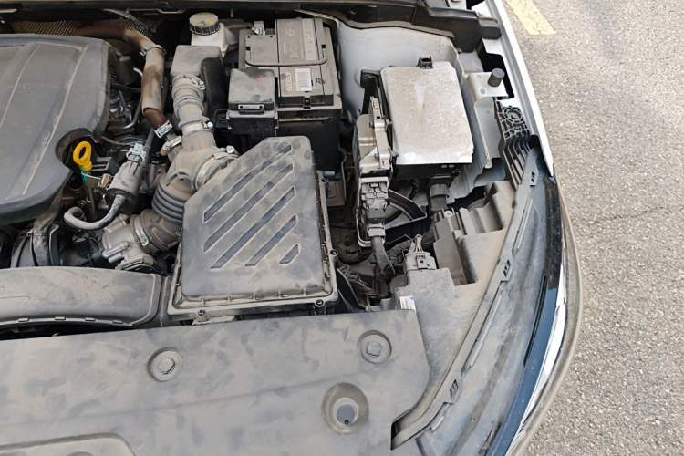 Used Geely Auto Emgrand 2025 4th Generation 1.5L CVT Flagship Version Engine Bay Left