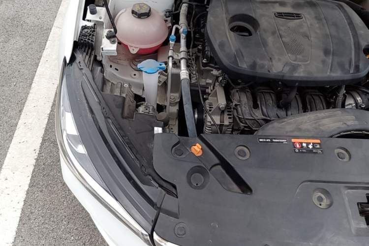 Used Geely Auto Emgrand 2025 4th Generation 1.5L CVT Flagship Version Engine Bay Right