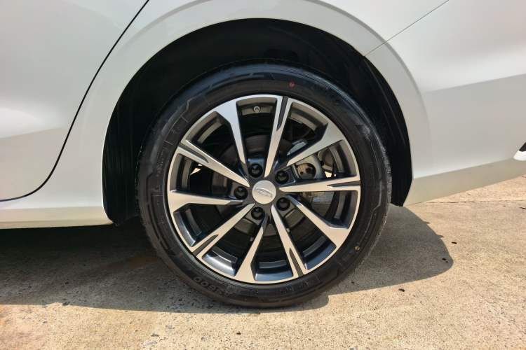 Used Geely Auto Emgrand 2025 4th Generation 1.5L CVT Luxury Version Exterior 2