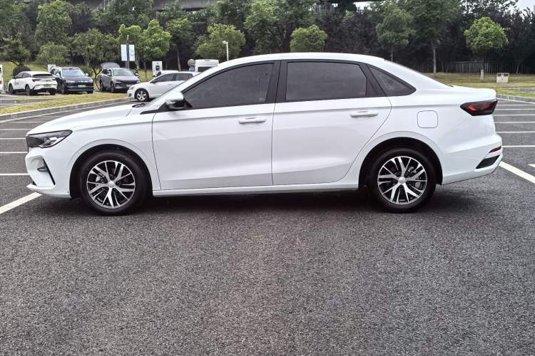 Used Geely Auto Emgrand 2025 4th Generation 1.5L CVT Longteng Edition Exterior 3