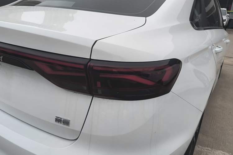 Used Geely Auto Emgrand 2025 4th Generation 1.5L CVT Flagship Version Exterior 3