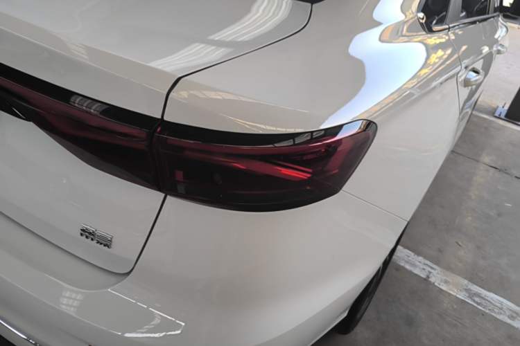 Used Geely Auto Emgrand 2025 4th Generation 1.5L CVT Flagship Version Exterior 3