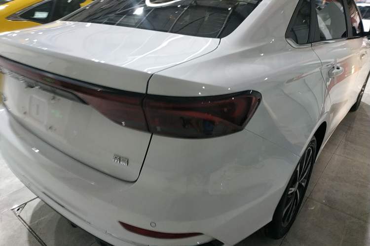 Used Geely Auto Emgrand 2025 4th Generation 1.5L CVT Flagship Version Exterior 3