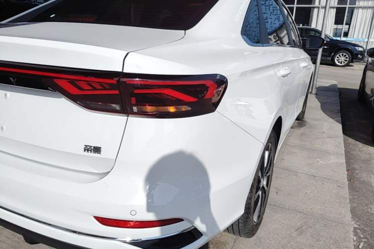 Used Geely Auto Emgrand 2025 4th Generation 1.5L CVT Flagship Version Exterior 3