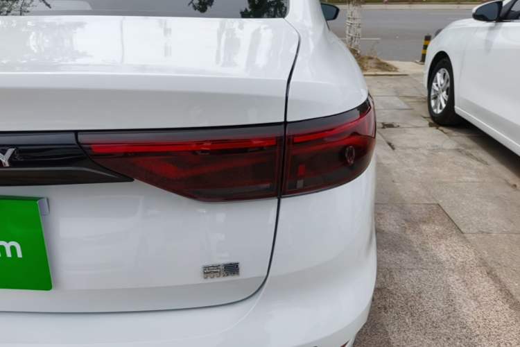 Used Geely Auto Emgrand 2025 4th Generation 1.5L Manual – Dragon Edition Exterior 3