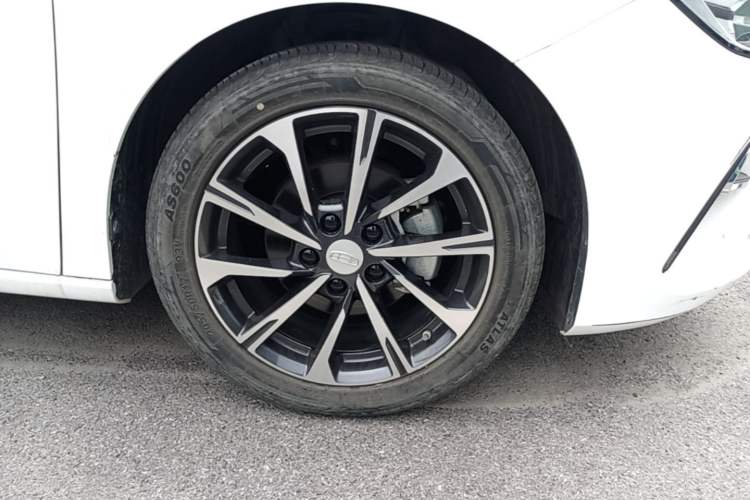 Used Geely Auto Emgrand 2025 4th Generation 1.5L CVT Flagship Version Exterior 4