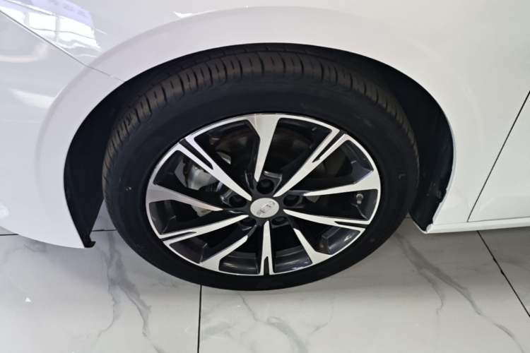 Used Geely Auto Emgrand 2025 4th Generation 1.5L CVT Flagship Version Exterior 4