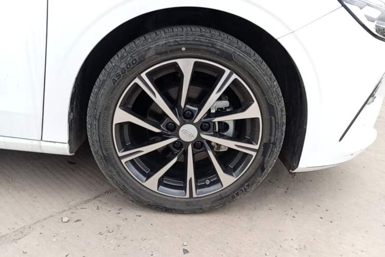 Used Geely Auto Emgrand 2025 4th Generation 1.5L CVT Flagship Version Exterior 4