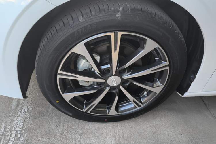 Used Geely Auto Emgrand 2025 4th Generation 1.5L CVT Flagship Version Exterior 4