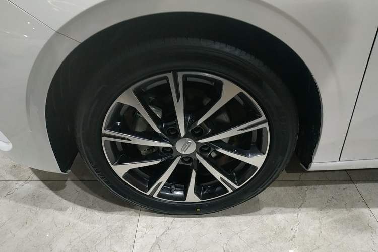 Used Geely Auto Emgrand 2025 4th Generation 1.5L CVT Flagship Version Exterior 4