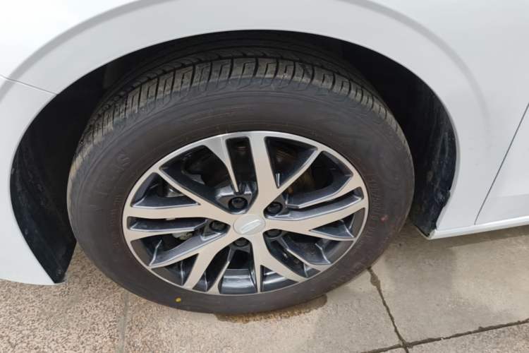 Used Geely Auto Emgrand 2025 4th Generation 1.5L Manual – Dragon Edition Exterior 4