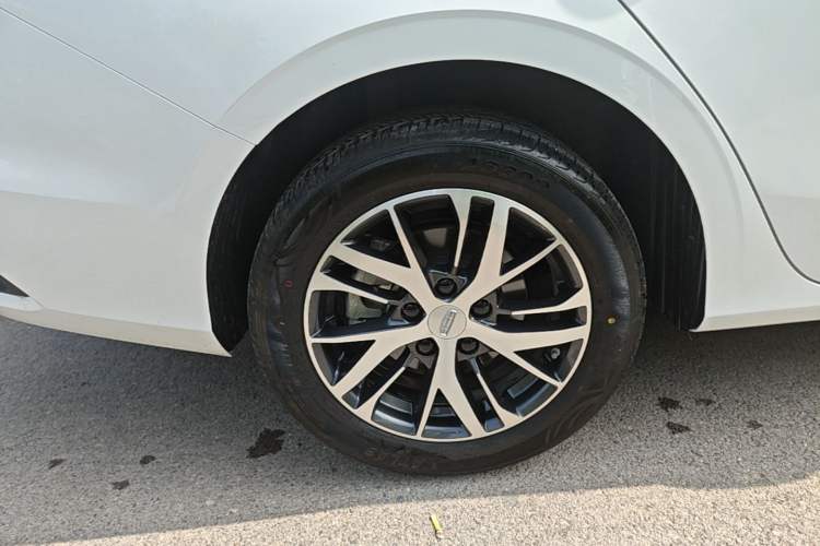 Used Geely Auto Emgrand 2025 4th Generation 1.5L CVT Longteng Edition Exterior 5