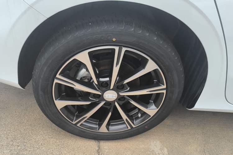 Used Geely Auto Emgrand 2025 4th Generation 1.5L CVT Flagship Version Exterior 5