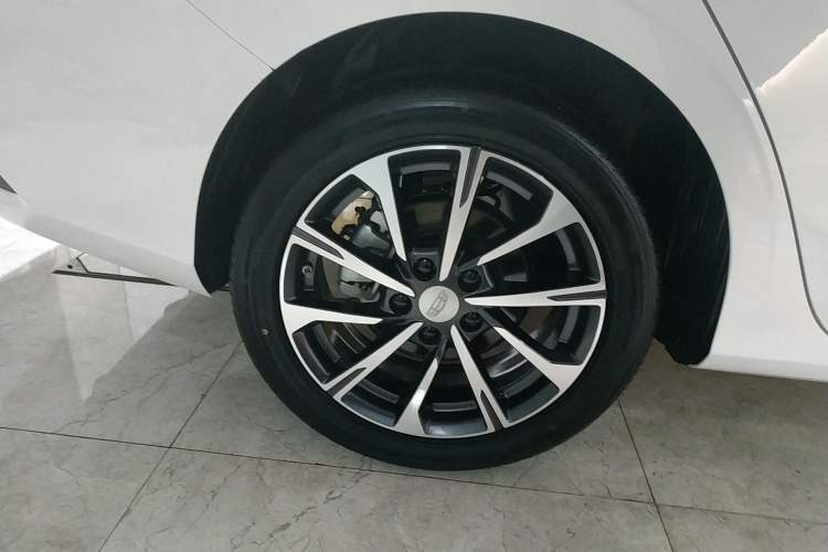 Used Geely Auto Emgrand 2025 4th Generation 1.5L CVT Flagship Version Exterior 5
