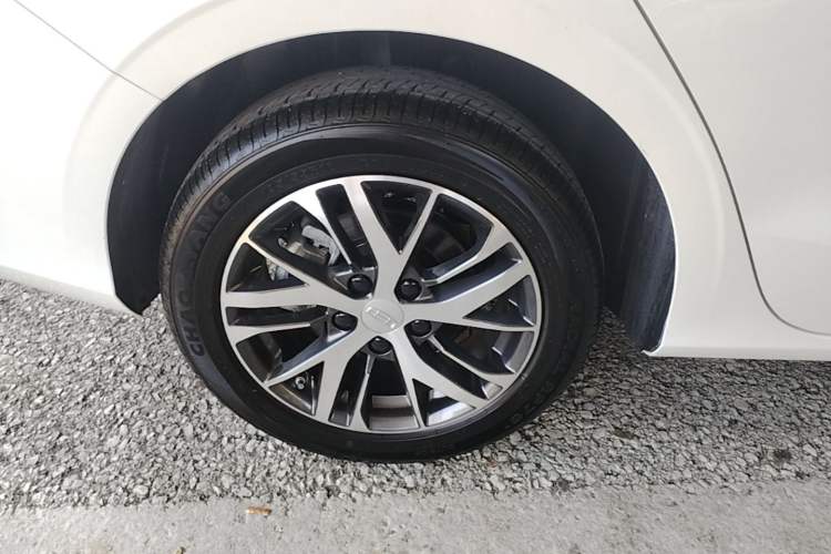 Used Geely Auto Emgrand 2025 4th Generation 1.5L CVT Longteng Edition Exterior 5