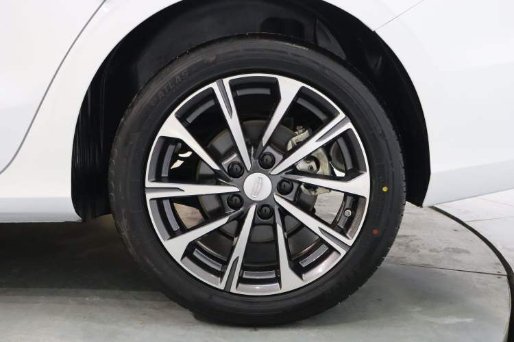 Used Geely Auto Emgrand 2025 4th Generation 1.5L CVT Flagship Version Exterior 6