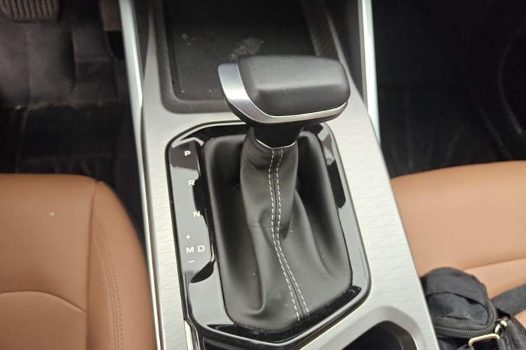 Used Geely Auto Emgrand 2025 4th Generation 1.5L CVT Flagship Version Gear Lever
